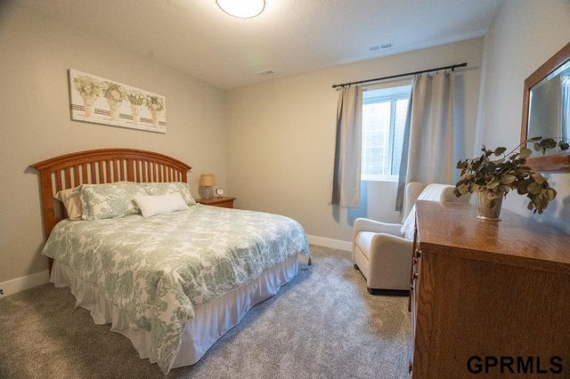 1600 W Avalanche Road, Lincoln, NE 68521