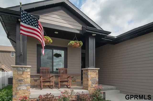 1600 W Avalanche Road, Lincoln, NE 68521