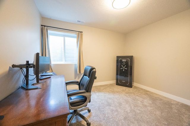 1600 W Avalanche Road, Lincoln, NE 68521