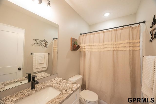 1600 W Avalanche Road, Lincoln, NE 68521