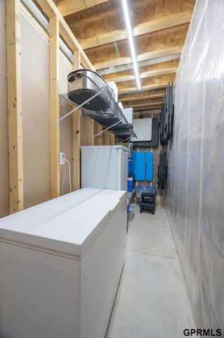 1600 W Avalanche Road, Lincoln, NE 68521