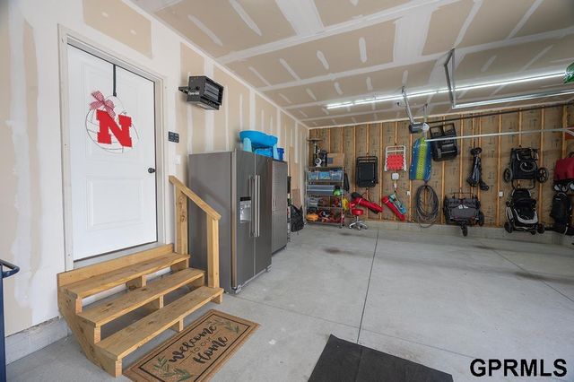 1600 W Avalanche Road, Lincoln, NE 68521