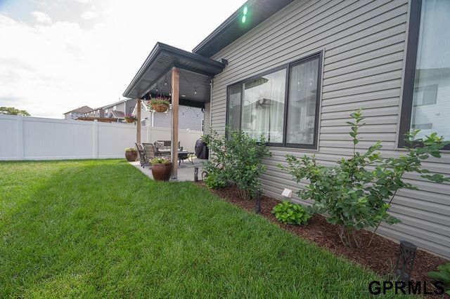 1600 W Avalanche Road, Lincoln, NE 68521