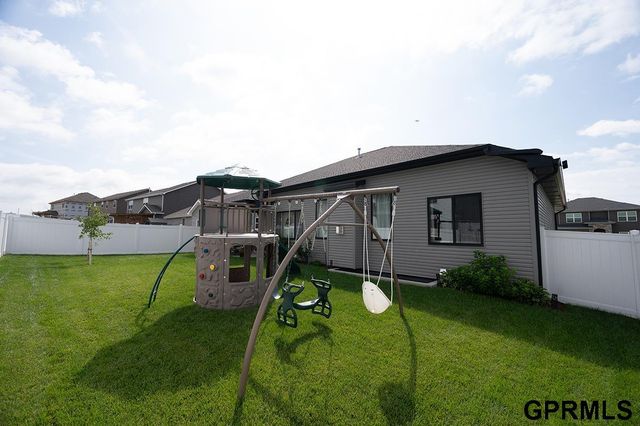 1600 W Avalanche Road, Lincoln, NE 68521