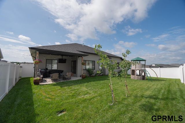 1600 W Avalanche Road, Lincoln, NE 68521