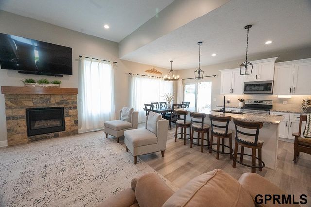 1600 W Avalanche Road, Lincoln, NE 68521