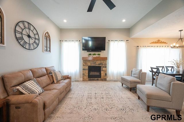 1600 W Avalanche Road, Lincoln, NE 68521