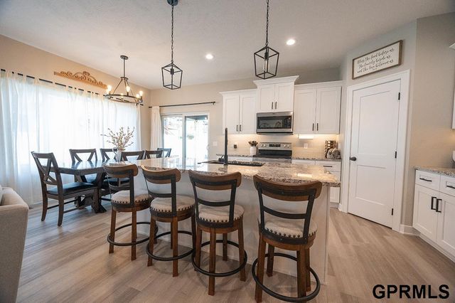 1600 W Avalanche Road, Lincoln, NE 68521