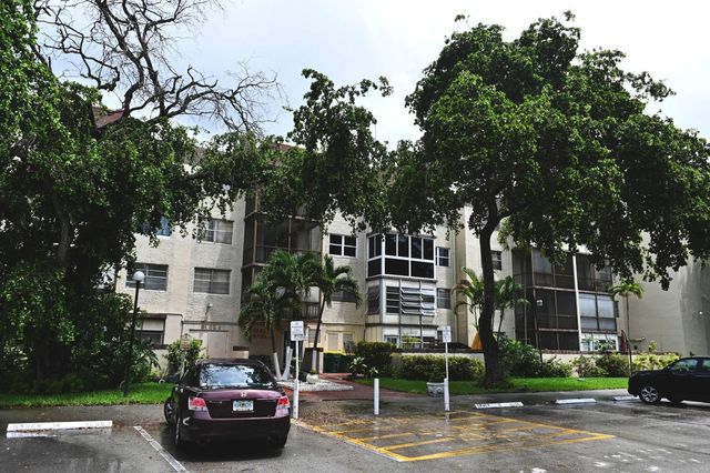1681 NW 70th Avenue 402, Plantation, FL 33313