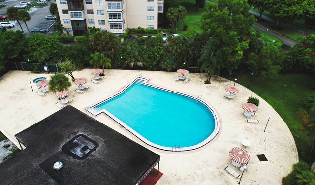 1681 NW 70th Avenue 402, Plantation, FL 33313