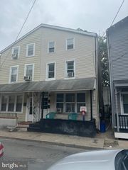 412 LAWRENCE ST, Burlington, NJ 08016