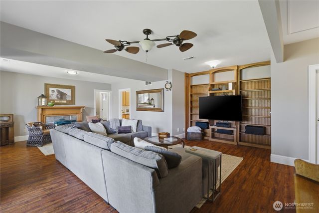 7110 Vandermark Road E, Bonney Lake, WA 98391