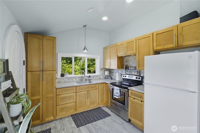 7110 Vandermark Road E, Bonney Lake, WA 98391