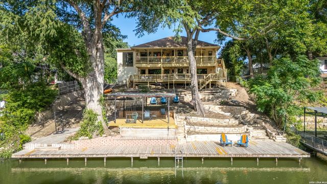 48 RIVER OAK DR, Seguin, TX 78155