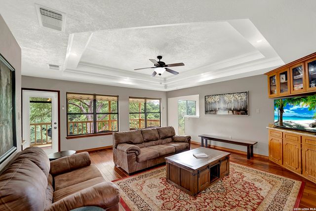48 RIVER OAK DR, Seguin, TX 78155