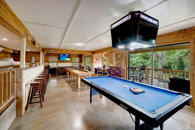 48 RIVER OAK DR, Seguin, TX 78155