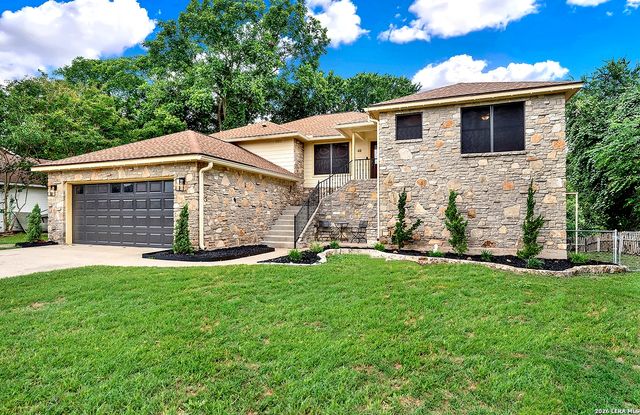48 RIVER OAK DR, Seguin, TX 78155