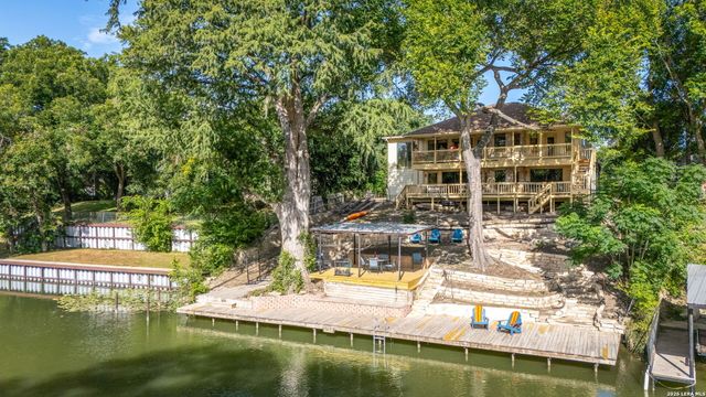 48 RIVER OAK DR, Seguin, TX 78155