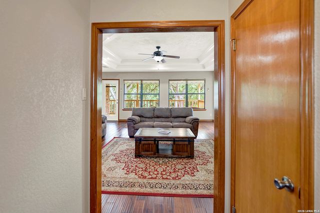48 RIVER OAK DR, Seguin, TX 78155
