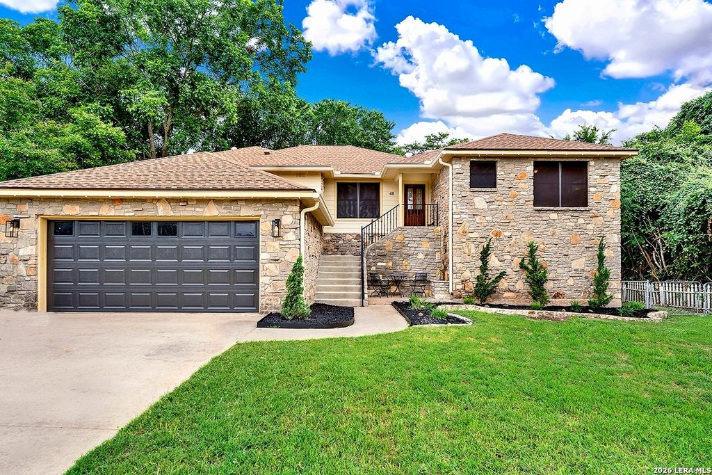 48 RIVER OAK DR, Seguin, TX 78155
