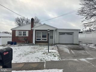 8 CEDARLYN DR, York, PA 17408