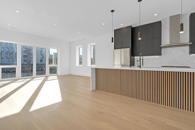 505 W Elm Avenue 7, Chicago, IL 60610