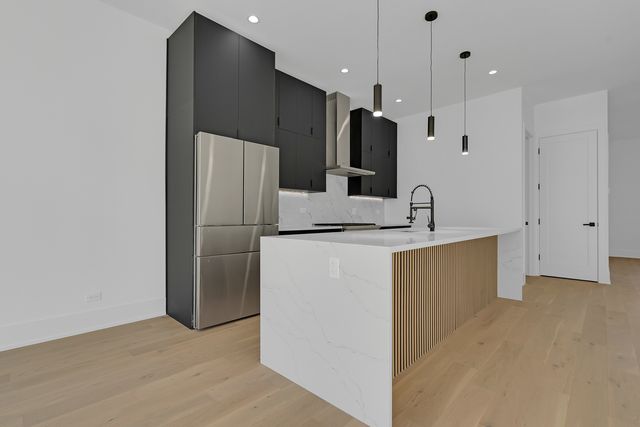 505 W Elm Avenue 7, Chicago, IL 60610