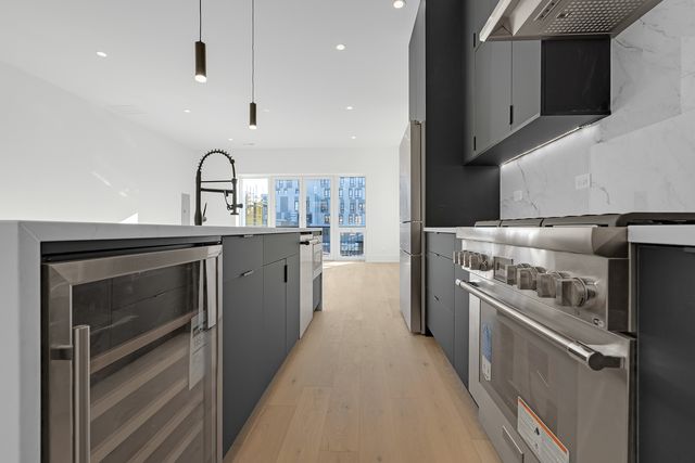 505 W Elm Avenue 7, Chicago, IL 60610