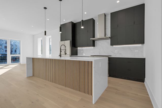 505 W Elm Avenue 7, Chicago, IL 60610