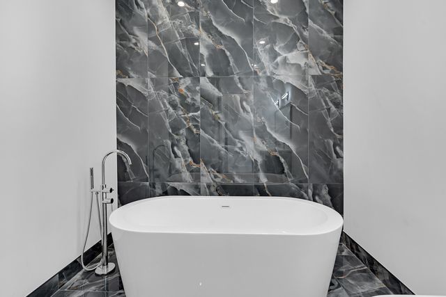 505 W Elm Avenue 7, Chicago, IL 60610