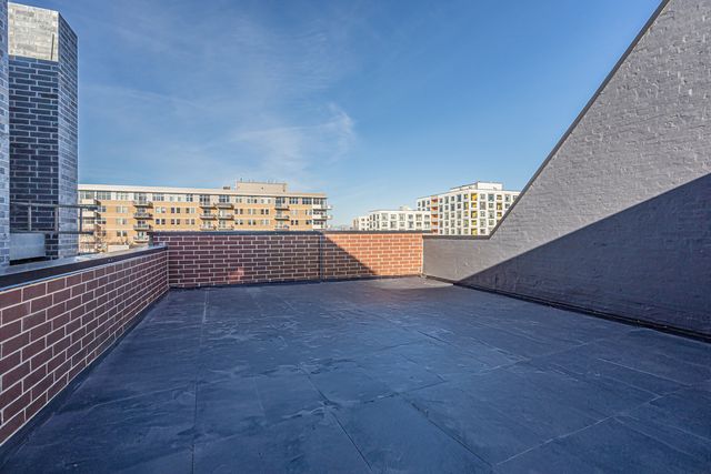 505 W Elm Avenue 7, Chicago, IL 60610