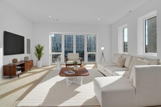 505 W Elm Avenue 7, Chicago, IL 60610