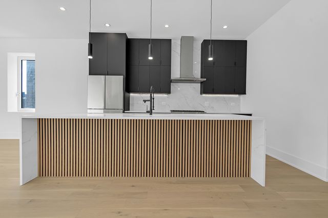 505 W Elm Avenue 7, Chicago, IL 60610