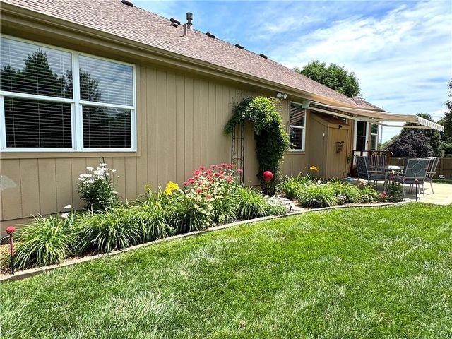 10658 S EMERALD Street, Olathe, KS 66061