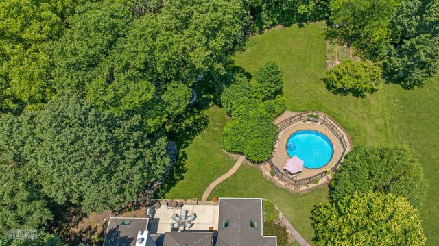 71 Long Grove Road, Yorkville, IL 60560