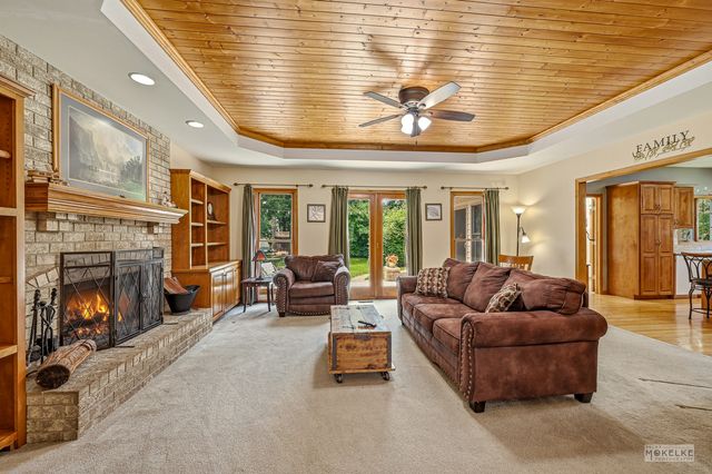 71 Long Grove Road, Yorkville, IL 60560