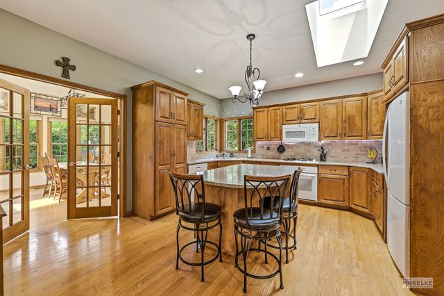 71 Long Grove Road, Yorkville, IL 60560