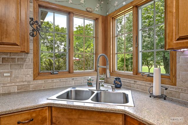 71 Long Grove Road, Yorkville, IL 60560