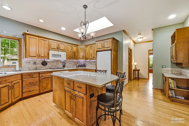 71 Long Grove Road, Yorkville, IL 60560