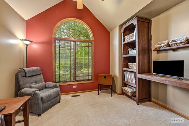 71 Long Grove Road, Yorkville, IL 60560