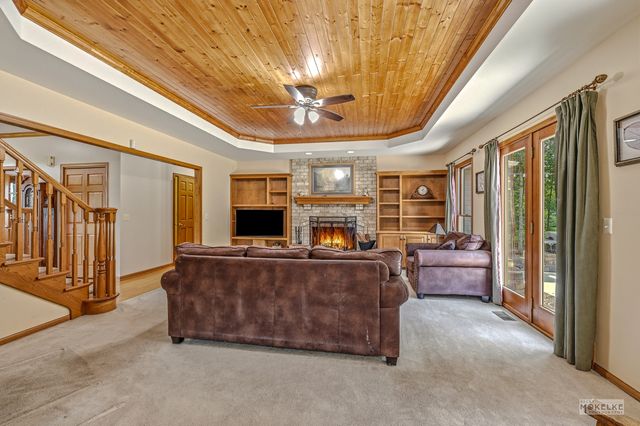 71 Long Grove Road, Yorkville, IL 60560