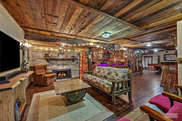 71 Long Grove Road, Yorkville, IL 60560