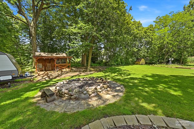 71 Long Grove Road, Yorkville, IL 60560