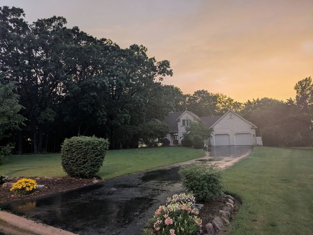 71 Long Grove Road, Yorkville, IL 60560