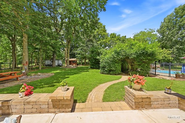 71 Long Grove Road, Yorkville, IL 60560