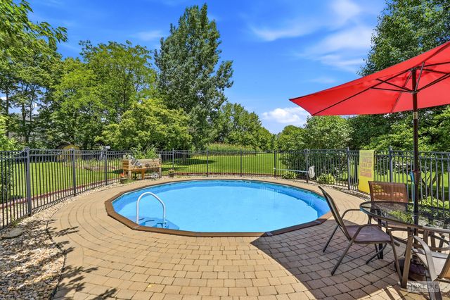 71 Long Grove Road, Yorkville, IL 60560