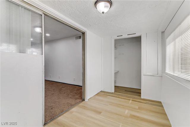 1390 Vegas Valley Drive 32, Las Vegas, NV 89169