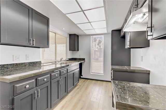 1390 Vegas Valley Drive 32, Las Vegas, NV 89169