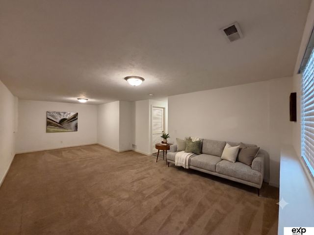 8511 Baker Street, Omaha, NE 68122