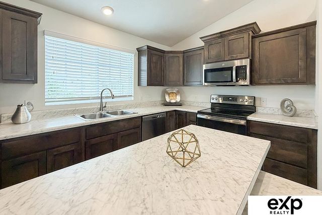 8511 Baker Street, Omaha, NE 68122